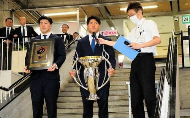 東芝ブレイブルーパス東京、三鷹市役所訪問