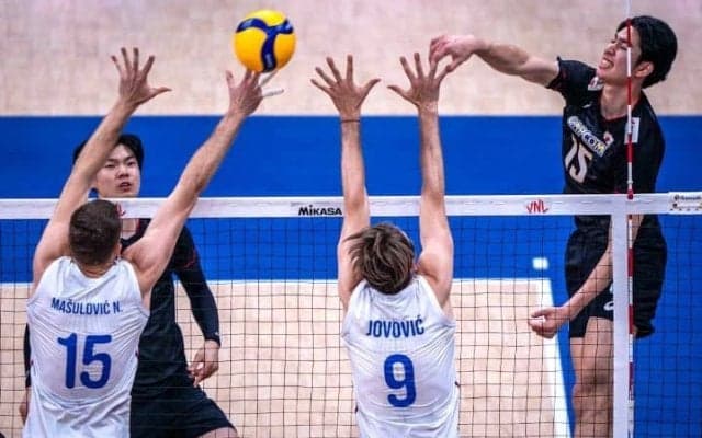 【男子バレー】「ロス五輪では一番手」を公言する21歳が躍動！持ち味のサーブでセルビア撃破に大貢献
