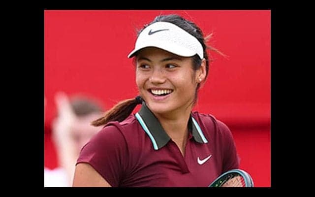 片腕のテニス少女、憧れの選手と交流