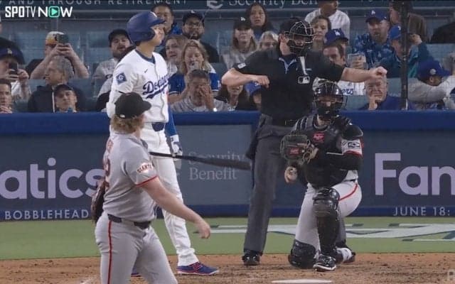 「ノー！」大谷翔平、思わず“叫ぶ” 敵軍エースの決め球に感情露わ…自信を持って見送るも判定はストライク