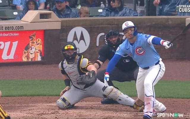 打球が来ない！？ 鈴木誠也が異例の130キロ“遅打球” 泳ぎながらも「うまく捌いた」珍しい安打に反響続々