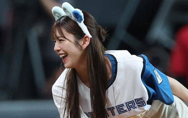 “激変”したモデル美女「こんな美しい人が…」　ミニスカふわりに興奮「なまら可愛い」