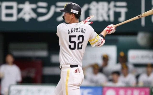 巨人から電撃トレードで加入、鷹22歳ロマン砲の一発にX衝撃「この弾道で入るのか」2試合連続打点、移籍初ホームランが話題「ソフトバンクに来てくれて、ありがとう」