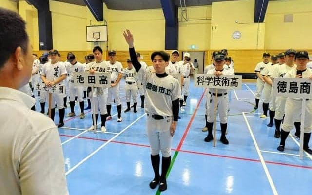 元球児、誇りと喜び胸に全国目指す　マスターズ甲子園徳島大会開幕