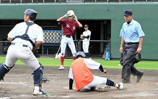アウト！セーフ！大きな声で　茨城で高校野球審判講習会に64人