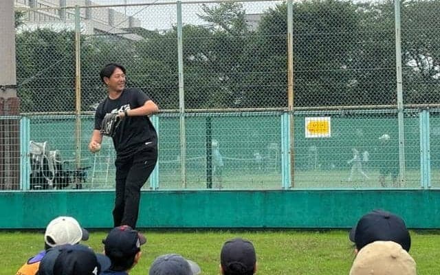 岩隈投手がキャッチボール教室