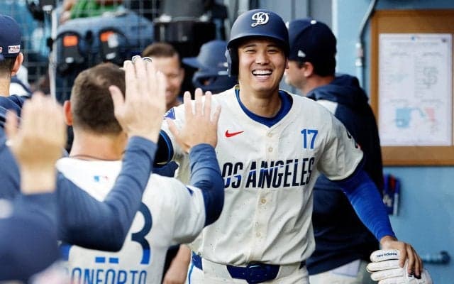 お目覚めの大谷翔平、1試合2発でMLB通算250号達成！　ドジャースはカーショーの力投も野手登板の9回にヒヤヒヤ勝利で首位攻防戦制す