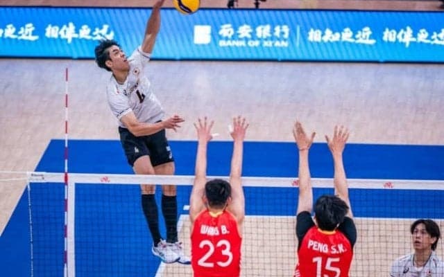 【バレー】中国にストレート勝利し、白星発進。ティリ監督「明日のポーランド戦は天皇杯に挑む大学生の気持ちで」　VNL
