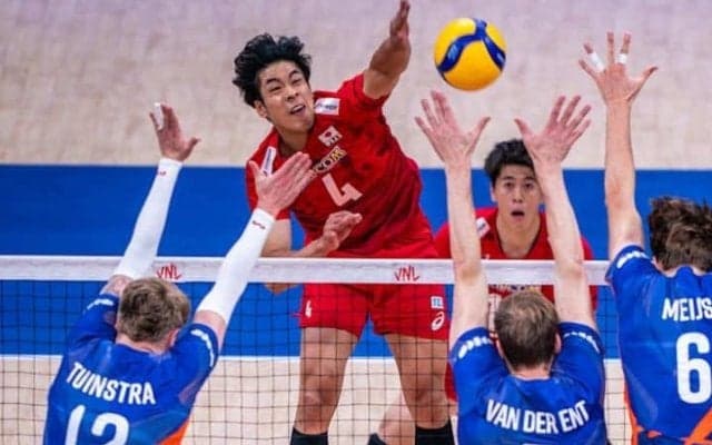 【男子バレー】4試合55点は堂々のチームトップ　西田不在の“チャンス”で見せた宮浦健人の奮闘が意味するもの