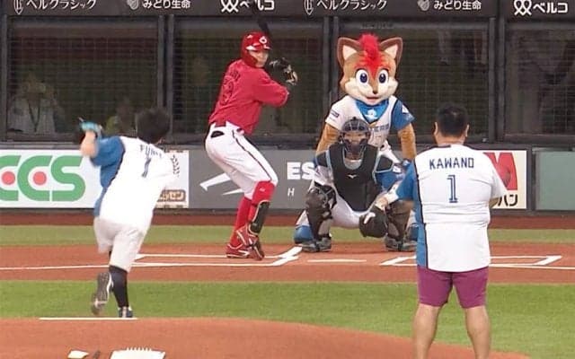 笑顔→顔面蒼白…始球式で起きた「死球未遂」　打者を襲った107キロに騒然「どこ投げとん」