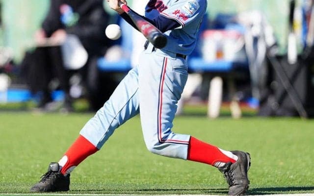 打っても“ゴロ凡打の山”になる原因は？　微調整で激変…飛距離アップを生む「お腹の向き」