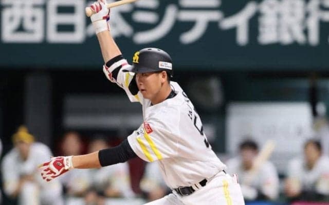 「突然現れたラッキーボーイ」巨人からトレードで加入、鷹22歳内野手の3試合連続打点＆お立ち台に話題沸騰　「ええの獲った！」