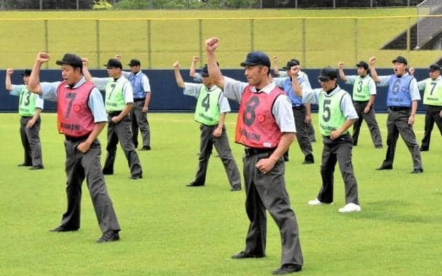「無駄のないフットワークを」　高校野球山梨大会に向けて審判講習会