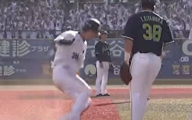 なぜ？　ダイヤモンドに出現した“無人空間”…虚を突かれたスタジアム、生まれた「神走塁」