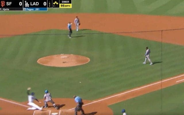 球場騒然！ 大谷翔平、爆速スライディングで“神生還”「美しすぎる」「速いな」 強肩野手からタッチアップ… 急加速して本塁突入