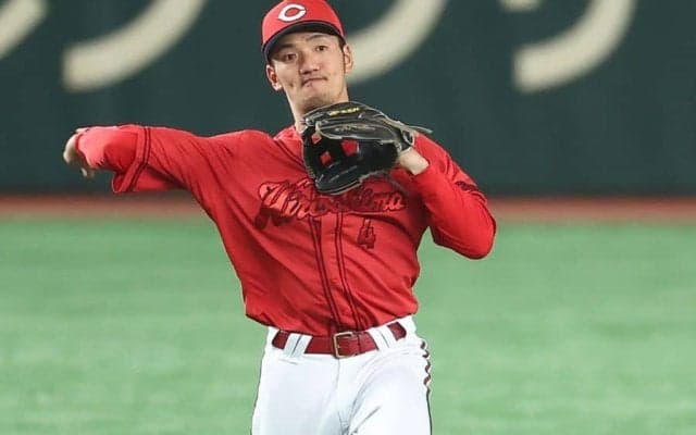 理解不能の素手→爆肩　観客あんぐり…“忍者”の超絶プレーはグラブさえ「いらんやん」