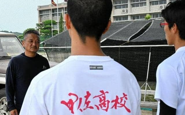 「考えるな、感じろ」球児支え34年、甲佐高の本田さんに育成功労賞