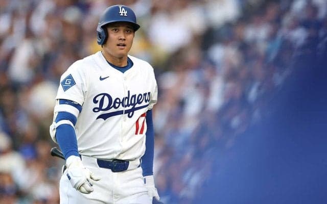 大谷翔平、“二刀流”で大忙し！ カメラが捉えた舞台裏「30球近く投げた後で…」ベンチに戻らず即打席の異例光景