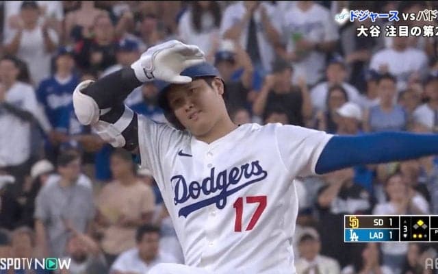 「漫画のヒーローやん」大谷翔平、“自援護”タイムリー＆塁上パフォに熱視線「いつもより振ってる！」放送席も大興奮