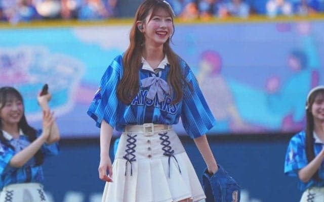 横浜に舞い降りた21歳アイドル…ミニスカから豪快投球に悶絶　“大暴投”すら「可愛すぎた」