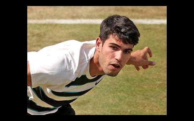  アルカラス 熱戦制し芝初戦突破 