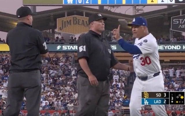 審判に大激怒！大谷への“報復死球”に激昂「めっちゃ怖い」「審判ヤバすぎ」 因縁の相手に“猛突進”… ド軍・ロバーツ監督の怒りが大爆発