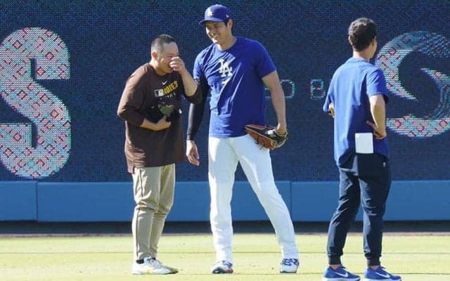 大谷翔平、ダルビッシュ＆松井裕樹と談笑　WBC戦士の交流…前日三振の左腕に深々お辞儀