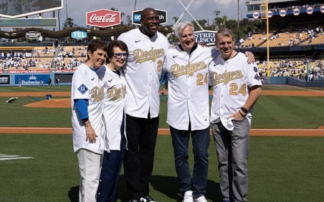 レイカーズのレジェンド、マジック・ジョンソンは球団売却に満額の賛辞