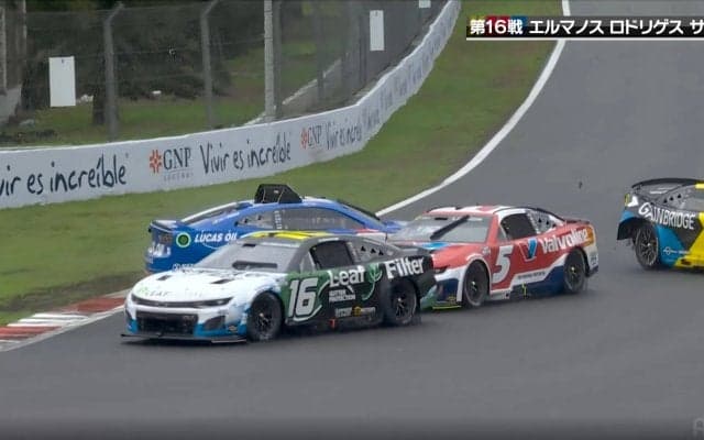 「何台巻き込んだのでしょうか」濡れた路面で“大波乱” 「ブレーキと同時にシフトロックしちゃった感じ」放送席も騒然