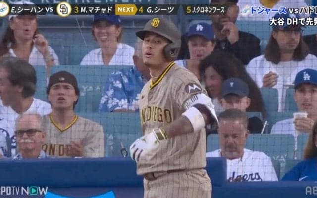 “遺恨シリーズ”ドジャース戦でパドレス・マチャドがみせた「意味深」リアクションが話題…すっぽ抜けにブチギレ→ウインクが「怖すぎる」