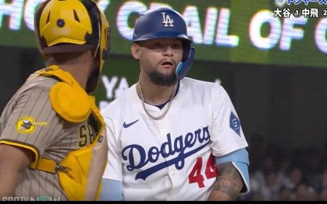 ウソでしょ…！？ ド軍・パヘス、とんでもない死球で“衝撃の行動”「すげえな…」 直撃後のリアクションが話題に「大谷さんイズム」