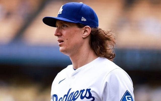 ド軍ロッカーになぜ阪神ユニ？　名前と背番号は…グラスノーが明かした“贈り主”