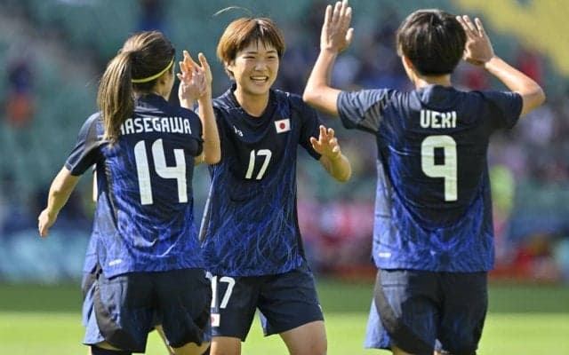 ｢とっても赤い｣｢可愛すぎるて｣電撃移籍＆なでしこ初招集のヒロイン候補“23歳誕生日”の赤ユニ姿に反響！｢想像以上に赤も似合う｣｢ほんと期待しかない｣の声