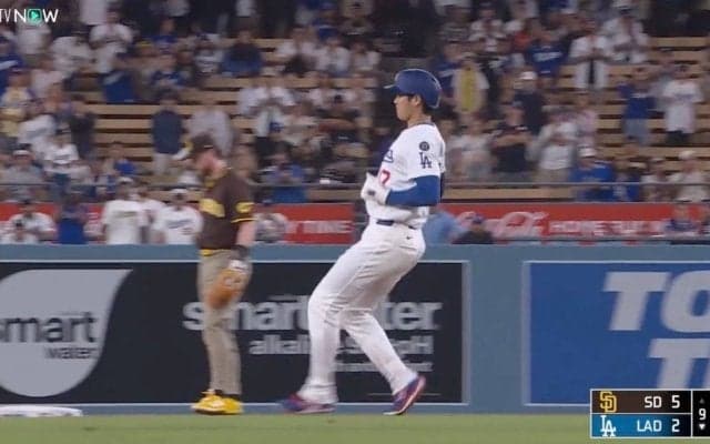 死球後に何が起きた…？ 大谷翔平の“足”でまさかの展開「ここで？」「メンタル強すぎ」相手バッテリーがドン引き… とんでもない走塁が話題に