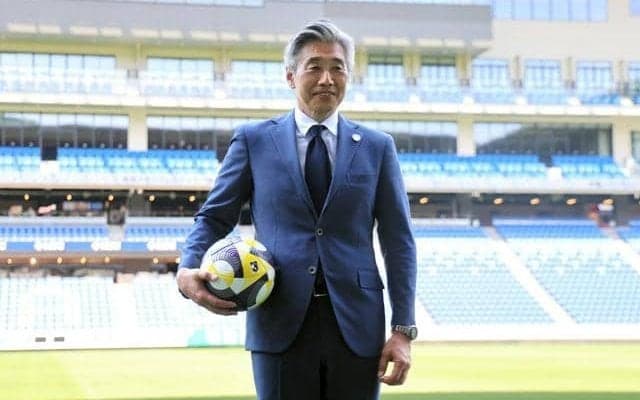 V・長崎の高木新監督が就任会見「攻撃力にブレーキはかけない」