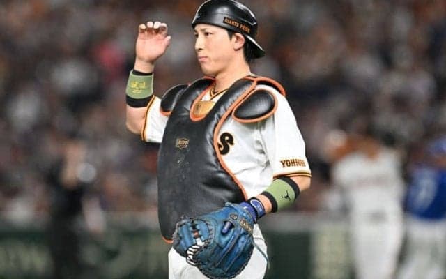 「われらの小林誠司！」東京ドームを熱狂させたGベテラン捕手の攻守にわたる奮闘　今季初スタメンで決勝タイムリー「涙、出てきた」