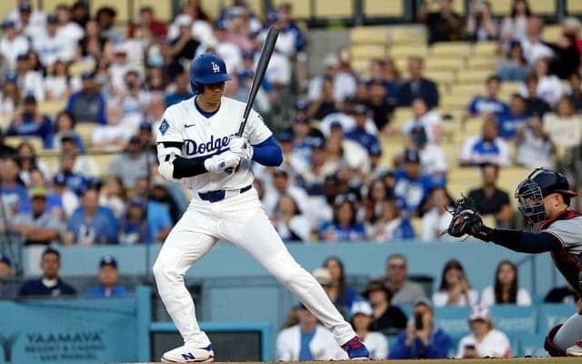 球場大ブーイング！ 大谷翔平、ボール確信→まさかの判定で叫ぶも…光った“神対応”にSNS称賛「これぞスターの姿」