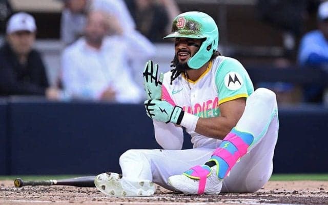 ド軍戦で死球のタティス、翌日も危険投球浴びる「もうやめて」　米悲痛「何をしたっていうの…」