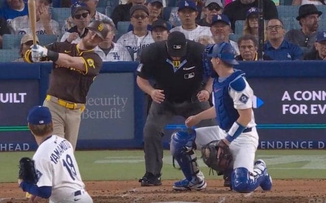 球場騒然！ 山本由伸のボールで“想定外のハプニング”「怖すぎる」捕手が振り返った… 審判が大変なことになる「めっちゃ痛そう」