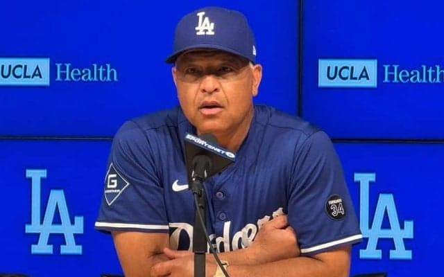 退場処分→衝撃の“在宅勤務”　2日ぶり復帰のロバーツ監督…画面に釘付けで「そわそわ」