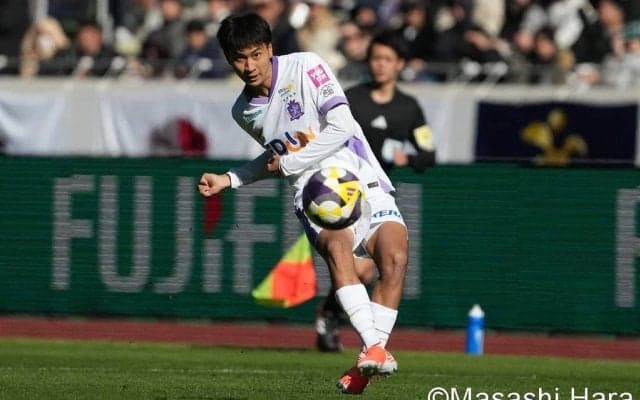 ｢なんじゃそのパス!?｣J1広島の至宝19歳の復帰即“絶品アウトサイドスルーパス”にファン脱帽！｢マジ1人だけみえてる世界違うって｣｢洋太朗はやはりスーパー｣の声