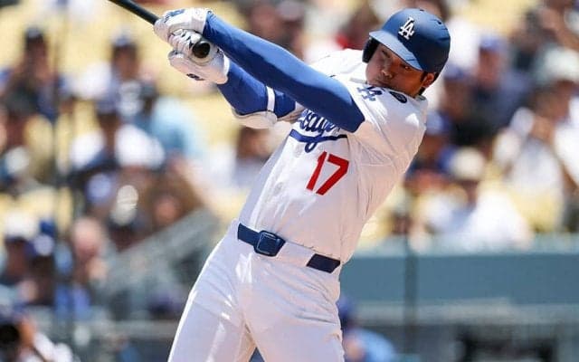 大谷翔平、7回満塁機で走者一掃の3点三塁打　1回無失点降板後に快音、本拠地は熱狂