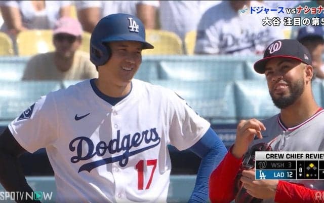 「グラブ当たってますもんね」大谷翔平、異例26号で捉えていた決定的瞬間 大谷は困惑→笑顔 “逆転レビュー弾”の一部始終