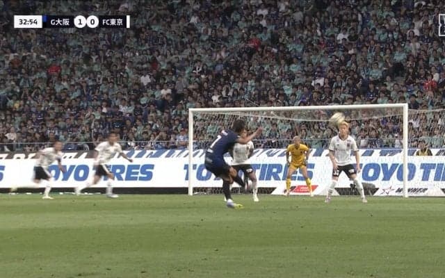 嘘だろ？G大阪・宇佐美の超スーパーFKを許したFC東京の“壁”が物議「2枚しかいないって何？」「直接狙える距離...」