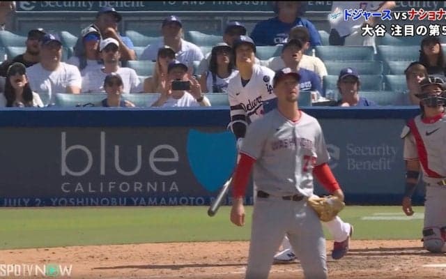 球場は打った瞬間に確信していた！？ 大谷翔平の26号弾でネット裏観客、捕手、審判…誰もが打球を見上げた“まさかの光景”