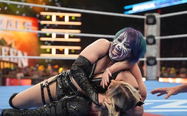 「速すぎる」人気日本人女子レスラーの“死んだフリ作戦”に美女レスラー悶絶…超速カウンターをファンも絶賛「プロレスの域を超えてる」