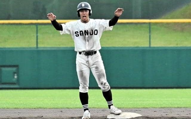 9回裏、絶妙セーフティー　王者相手に意表突く　帯広三条・湯佐主将