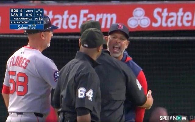 なぜ？レッドソックス指揮官が突如“激昂” 審判に詰め寄り約40秒も猛抗議…走塁死巡り不服か “異例”2戦連続退場劇に球場騒然