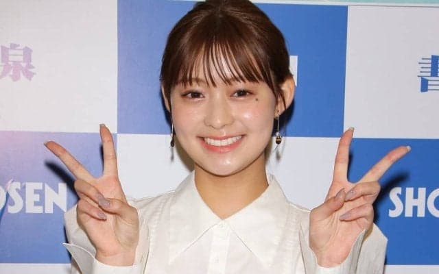 ｢めちゃくちゃ可愛い｣｢勝利の女神降臨！｣元ミス青山お天気アナの可憐な“ファジ姿”が話題！｢ユニフォーム似合う｣｢応援旗持って振れたのすごい！｣の声