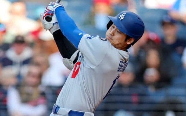 大谷翔平、日米通算300号達成に「たまら〜〜ん」X興奮　“タッチの差”で見逃したという声も　左翼席最前列へ2戦連発27号